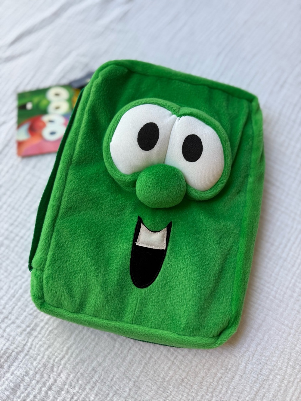 Vintage NWT VeggieTales Larry the Cucumber Plush Book Cover Zipper Pouch Y2K